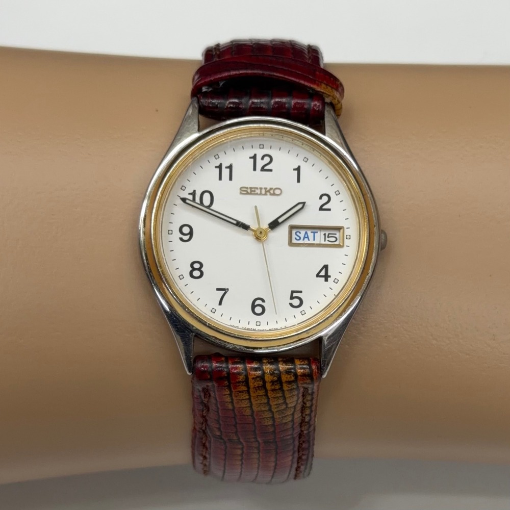 Seiko 7N43-8A99 Mens Quartz Watch White Dial Day Date Leather Strap Working